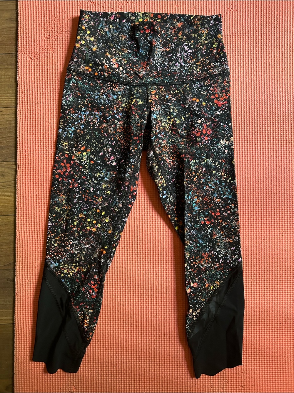 Lululemon Black Multicolor Floral Print Active capri Leggings